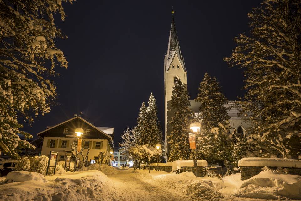 Kirche Oberstdorf am Abend